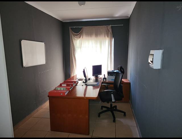 9 BEDROOM HOUSE FOR SALE IN IVY PARK